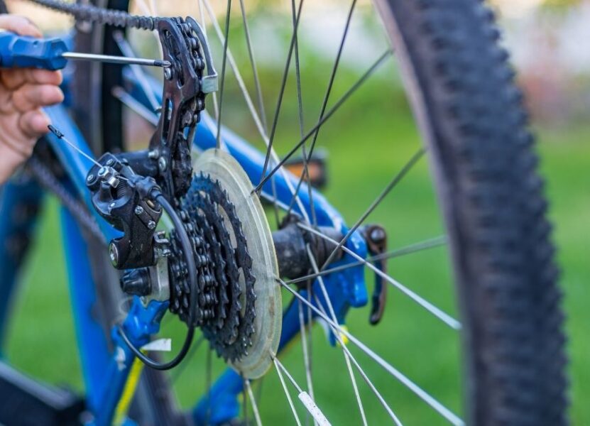 You are currently viewing Do Electric Bikes Have Gears? How and When To Use Them